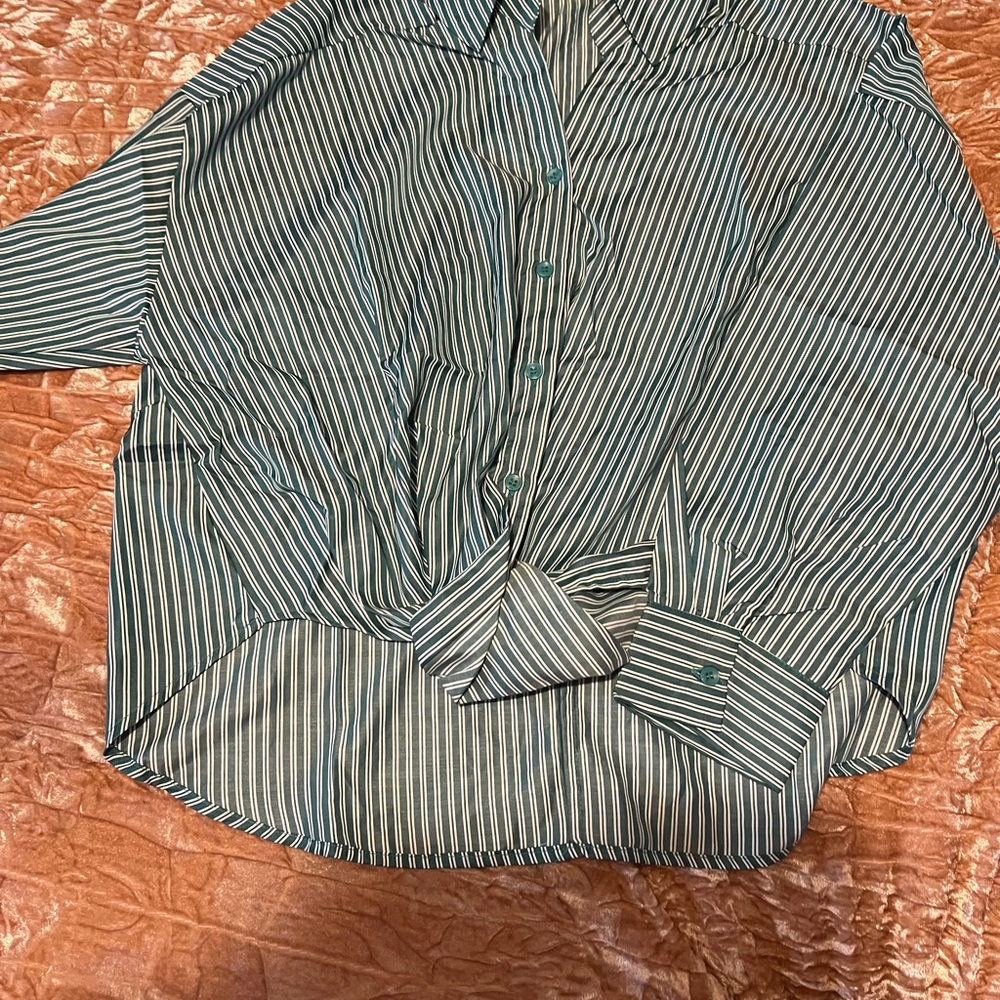 Brand new high low collard shirt